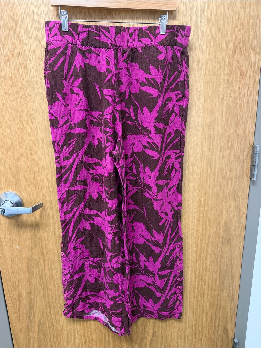 Soft Surroundings Oceo Crinkle Gauze Magenta Floral Wide-Leg Pants on Brown